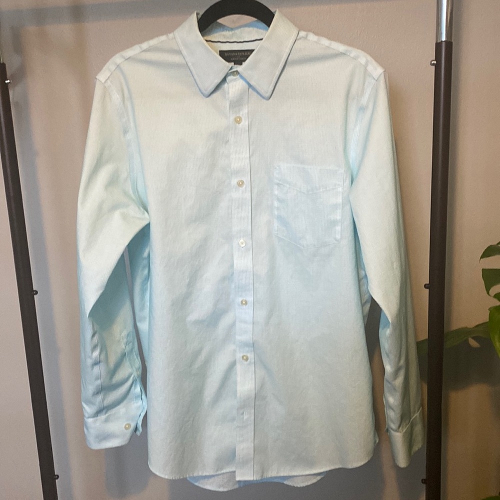 Banana Republic Light Blue Dress Shirt - L 16-161/2, 34-35. Non iron slim fit